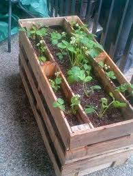 A weekend garden project that you will enjoy building. Video Tutorial How To Make A Strawberry Pallet Planter Lovely Greens Pallet Planter Pallets Garden Pallet Planter Box