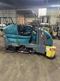 tennant 8300 sweeper scrubber low hours