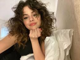 Selena grew up speaking english, but her father taught her to sing in spanish so she could resonate with the latino community. Inside Selena Gomez S Home And Daily Routine To Stay Positive