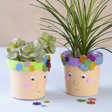 Upcycling Flower Pots From Plastic Bucket