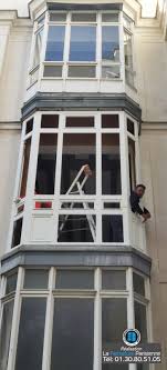 La Fermeture Parisienne, pose de fenêtres en bois à recouvrement formant Bow  Window - Paris (17ème).