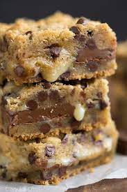 gooey chocolate chip cookie bars