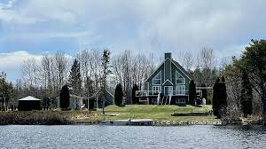 superbe maison située au bord d un lac