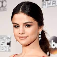 selena gomez at the 2016 amas her