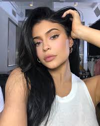 Kylie kristen jenner (born august 10, 1997) is an american media personality, socialite, model, and businesswoman. Kylie Jenner Apresenta Novo Produto E E Acusada De Propaganda Enganosa Jetss