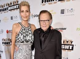 Larry king managed to create intimate moments with politicians and celebrities alike. Bnyx96ewnsupm