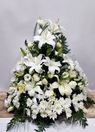 flower arrangement with white flowers