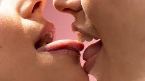 90 000 kissing lips pictures