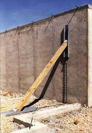 Footlock Wall Bracing