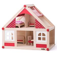 Красотата на минималистичен дървена къща обикновено се намира на дървената конструкция и комбинация от. Woodyland Drvena Ksha S Aksesoari I Dve Kukli Yana Okeaniya 69