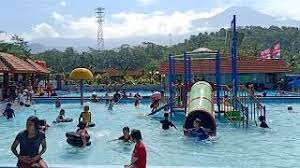 Ada banyak sekali objek wisata di purwokerto yang bisa anda kunjungi untuk mengisi liburan. Kolam Renang Wisata Buken Banjarsari Kulon Sumbang Airnya Segar Sejuk Wahana Tambah Dan Ramai Youtube