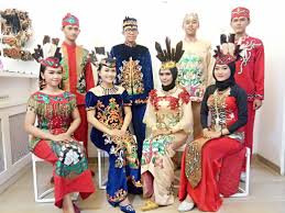 Mengenal pakaian adat sumatra barat. 34 Pakaian Adat Tradisional Seluruh Indonesia Lengkap Gambar Penjelasan