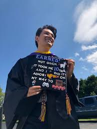 15 grad caps that pay tribute to latino