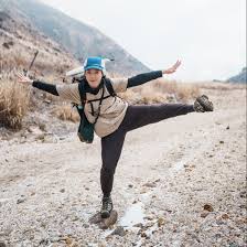 うららかヨガ | 「妹さんかわいいよねぇ」と言われれば 「私はブスってことなんだな」と傷つき 「お母さんよりお父さんに似てるね」と言われても 「やっぱり ブスなんだな」と 「鼻の穴さんかくだね」 「肩幅広いよね」 「体薄いよね」 「肌青白いよね」... | Instagram