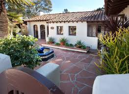 Spanish Style Homes With Courtyards