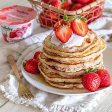 strawberry yogurt pancakes freutcake