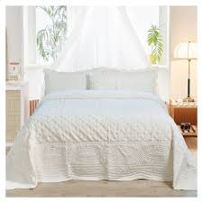 The 15 Best White Quilts And Bedspreads