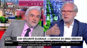 VIDEO – Pascal Praud accusé de « jouer les martyrs » : Laurent Joffrin le  prend à partie - Gala
