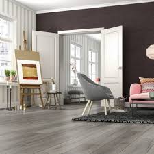 oak planked laminate flooring
