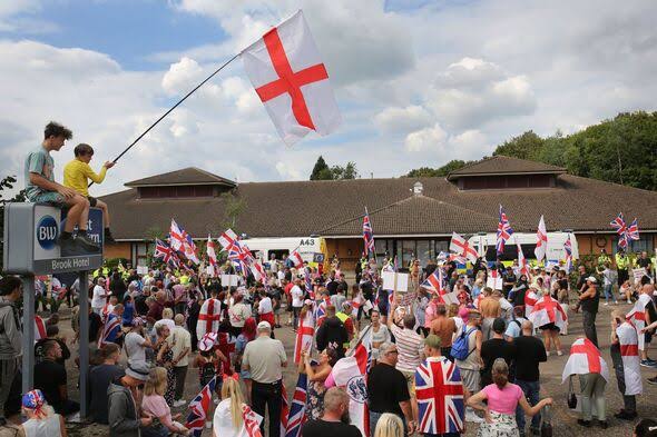 Hundreds at protest in tiny UK town as migrants relocated from hotel | UK | News | Express.co.uk