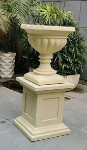 clic planter with pedestal at rs