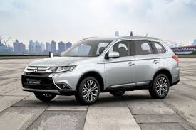 The 2020 mitsubishi outlander sport offers the convenience of a crossover utility vehicle in a footprint that's smaller than most compact sedans, which makes it extremely easy to maneuver and park. Mitsubishi Outlander 2021 Price In Uae Reviews Specs January Offers Zigwheels