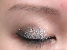 let your eyes sparkle with glitter