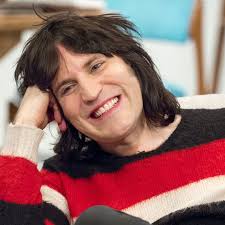 noel fielding divides fans with sneak