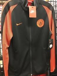 Browse our manchester city kits featuring sizes for men, women and youth so fans of any size can cheer the citizens to victory. Ministar Virus Spolna Diskriminacija Men Nike Jacket Sky Blue White City Fc Windrunner Designer Outlets Herbandedi Org