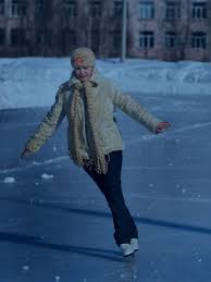 Skating backward is essential for figure skaters and hockey players, but it is also useful for anyone who wants to feel relaxed on the ice. How To Skate Backwards