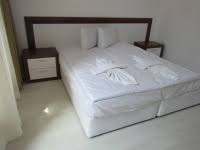 Френско легло вики е с твърда основа, изградена от. Luksozni Frenski Legla