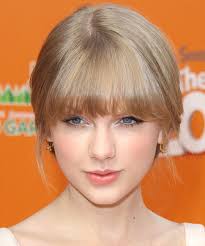 Side part with side fringe. 39 Taylor Swift Hairstyles Hair Cuts And Colors