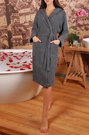 Всички халати за баня, които предлагаме в нашия интернет магазин са с качулки и са от 100% фин памук. Halat Za Banya Koralia Grey Cena 29 00 Lv Cvyat Siv Ivet Bg Tvoyat Onlajn Butik