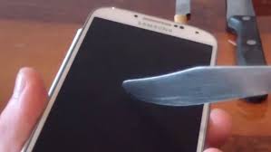 Test αντοχής στην οθόνη του Samsung Galaxy S4