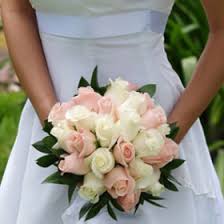 pink and white roses bouquet
