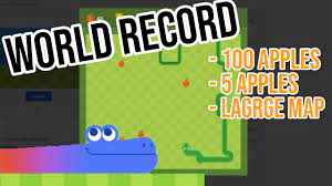 snake world record 100 apples large