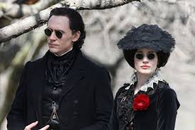 Directed by guillermo del toro, crimson peak tells about edith cushing, who is running away from a family tragedy. Guillermo Del Toro S Crimson Peak Trailer Arrives