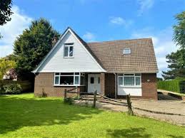 5 Bedroom Detached House For In