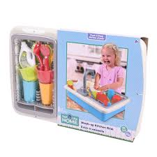 The heart of the home kitchen play set has everything a kid would want and more! Just Like Home Wash Up Kitchen Sink Toys R Us Canada