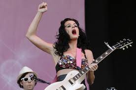 Katheryn elizabeth hudson (born october 25, 1984), known professionally as katy perry, is an american singer, songwriter, and television judge. Girls Steal The Show As Oasis Forced To Desert V Festival Independent Ie