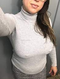 I don't think even a turtleneck could hide these huge tits. : r/2busty2hide