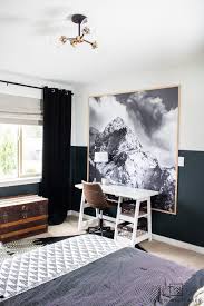 black and white skiing bedroom decor