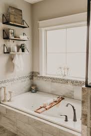Farmhouse Master Bathroom Tub Decor Ideas