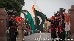 The national flag was adopted on 22nd of july in 1947 in the wake of indian independence from british rule. Tallest National Flag A Major Draw On India Pakistan Border Asia An In Depth Look At News From Across The Continent Dw 06 03 2017