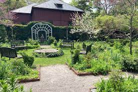 prettiest gardens to visit in boston