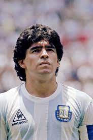 Diego recibió la nacionalidad argentina en el consulado en roma. Diego Maradona 1960 2020 Niemand Kon Hem Pakken Met Zijn 1 65 Meter En Een Fabelachtig Linkerbeen Trouw