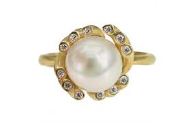 Elegant Freshwater Pearl Ring In 14k Yellow Gold Set With Zirconia Stones