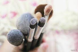 spot cleaning your makeup brushes