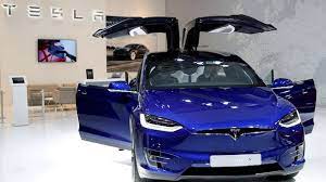 https://abcnews.go.com/Business/tesla-cuts-us-model-model-prices/story?id=97654447 gambar png