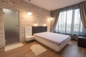 Всеки един от нас си мечтаее за голяма спалня, с голямо меко легло, удобен широк гардероб и място за всички мебели и аксесоари, в крак с модата, трябва да е и със спокоен декор и нежни детайли. Interior Na Ksha S Chetiri Spalni Optimal Design